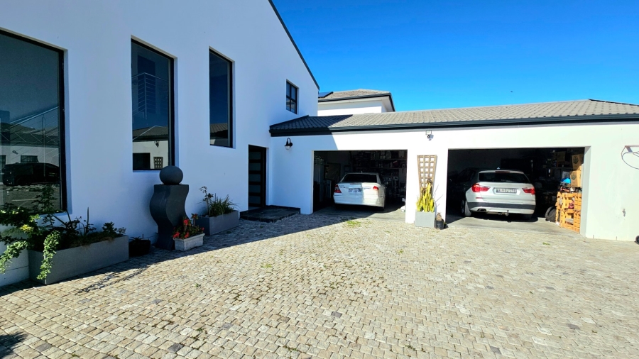 5 Bedroom Property for Sale in Sandy Point Beach Estate Western Cape